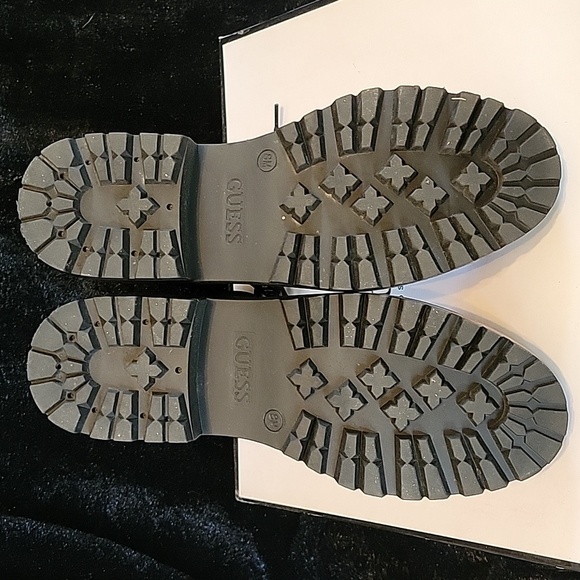 GUESS Red and Black Plaid Boots New In Box - Picture 11 of 16